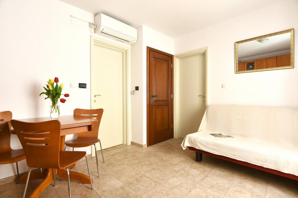 Apartments Kokolo シベニク 部屋 写真
