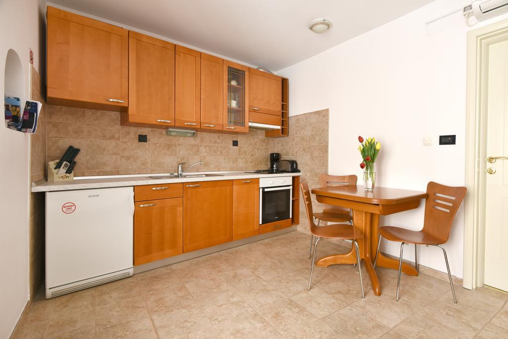 Apartments Kokolo シベニク 部屋 写真